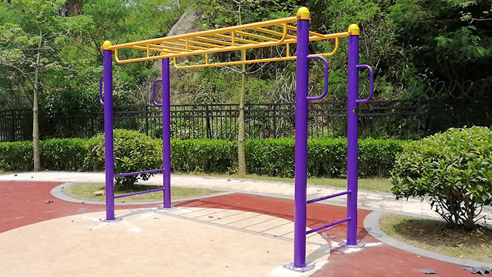 臺(tái)山海宴中學(xué)戶外體育設(shè)施23付新國(guó)標(biāo)單雙杠漂亮完工