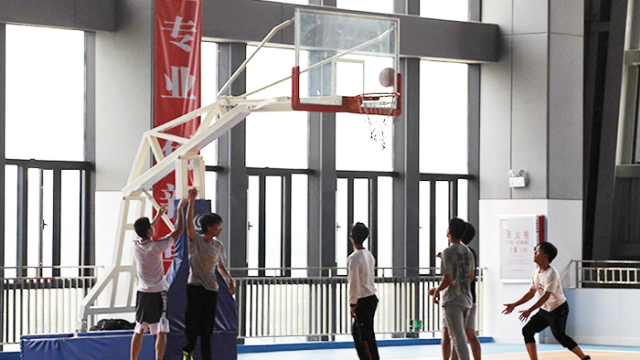 給力體育供應安裝的移動籃球架的各項參數